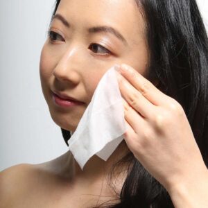 Kaia Naturals Vitamin Cleanse are all natural makeup wipes that are easy to use, super gentle, and remove makeup without dryness or irritation.