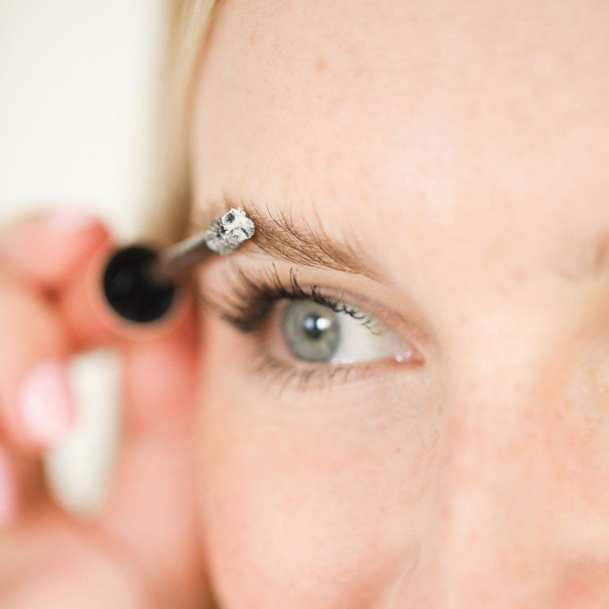 TOK Beauty Voluizing Brow Gel in shade Clear