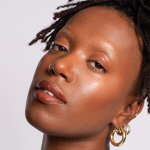 NOTO Hydra Highlighter Stick deliver a sheer natural glow.