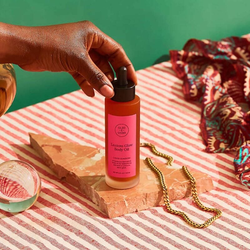 Olio E Osso Lustero Glow Body Oil softens and nourishes skin with a silky radiant finish.