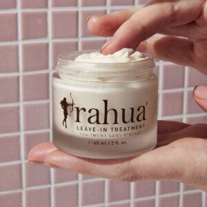 Rahua Leave-In Treatment is a heat protectant treatment that prvents breakage, split ends, and damage from heat styling tools.
