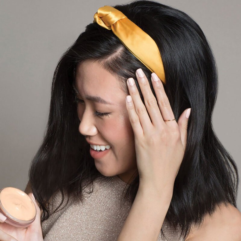 Rahua Smoothing Hair Balm smooths textire and frizz and enhances color and shine.