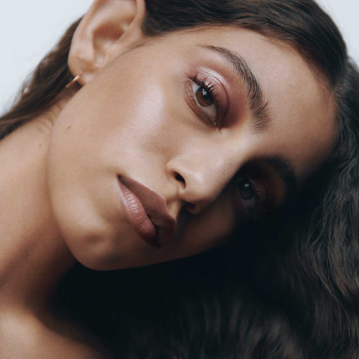 Manasi 7 All Over Colour Chatoyer is a timeless neutral brown for eyes, lips and cheeks.