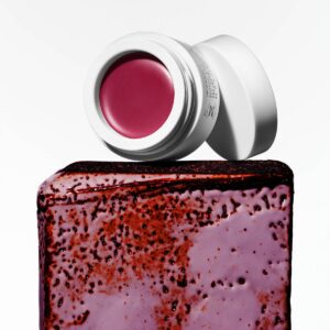 Manasi 7 All Over Colour Damaskino is an extremely versatile and flattering shade for all skin tones - dab on lips, cheeks and eyes for a sheer flush of colur, or layer it for a bold look.