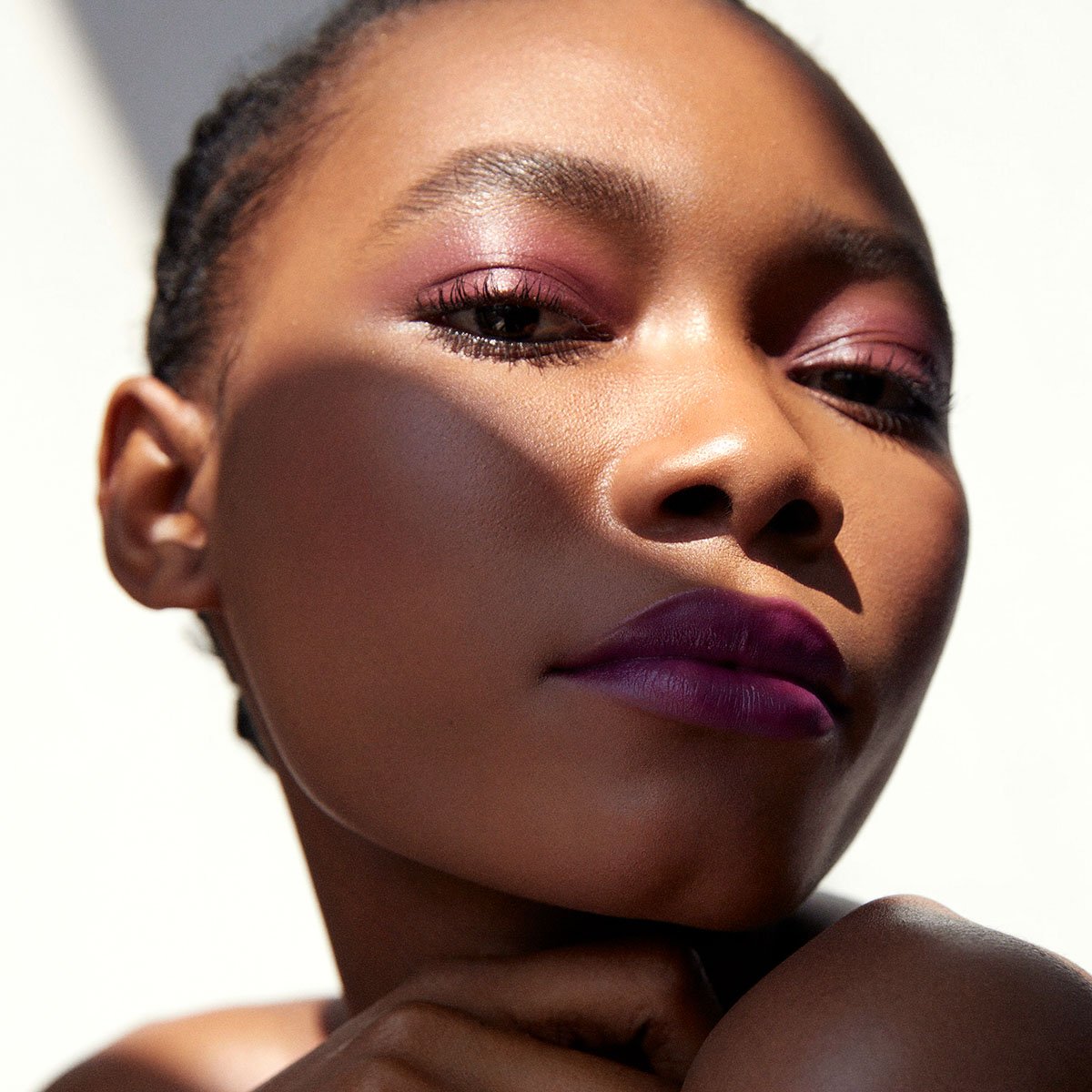 Light and feminine Manasi 7 Dianthus All Over Colour can be used on lips and cheeks, as well as the eyes.