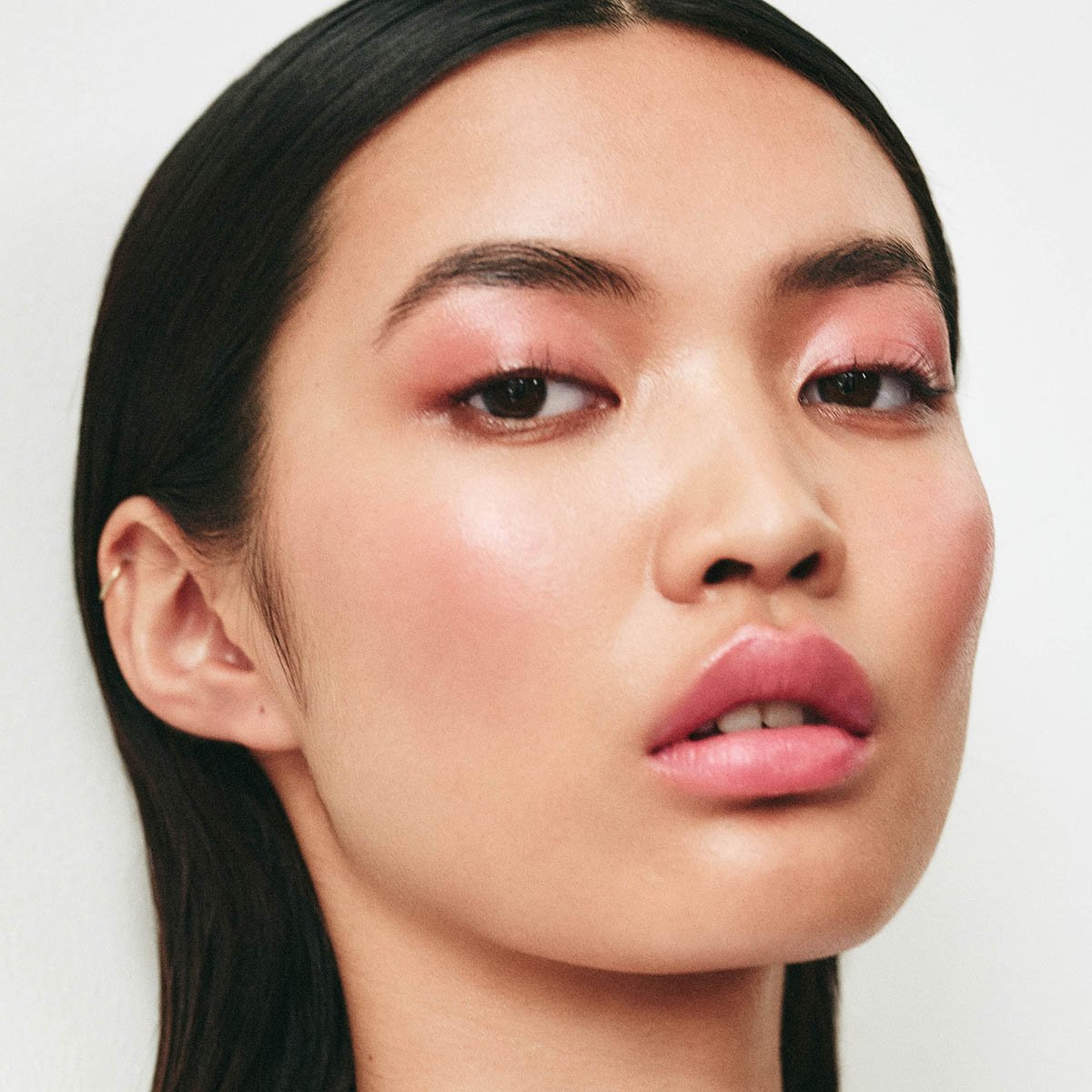 Manasi 7 All Over Colour Etruscan is a timeless antique rose pink with warm undertones that can be used on the lips, cheeks and eyes for a fresh look.