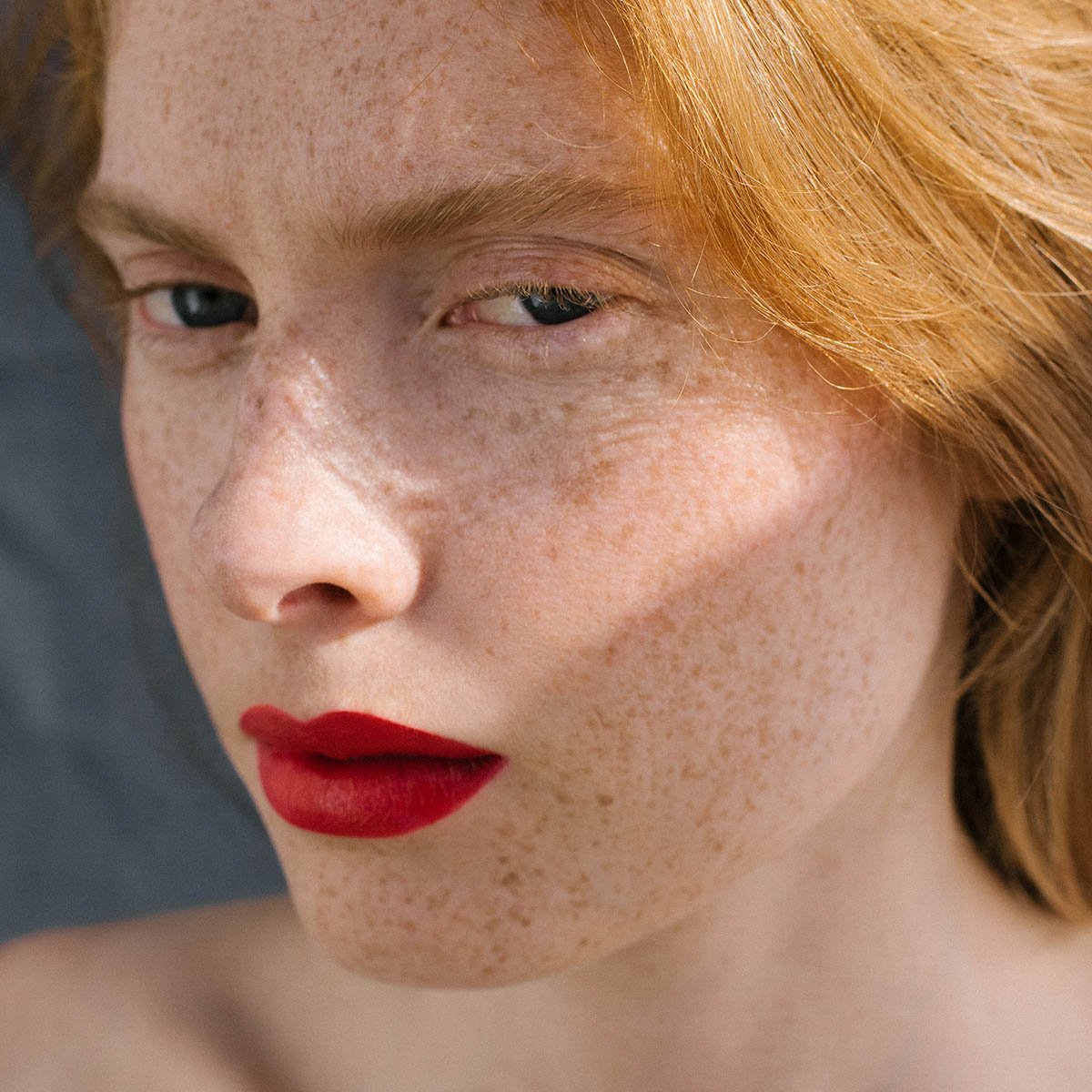 Manasi 7 Eburnean Skin Enhancer can be mixed with other Skin Enhancers to brighten the shades or used to lighten up your foundation and concealer while keeping the same undertone.