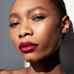 Manasi 7 All Over Shine Kaito can be used on lips by itself as a moisturizing lip balm or gloss, on a bare face or over makeup as a dewy highlighter.