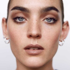 Manasi 7 Chatoyer All Over Colour is a neutral brown shade with cool undertones for lips, eyes and cheeks that can double as a bronzer.