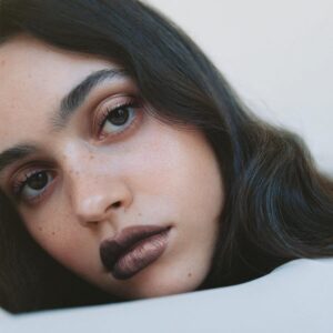 Manasi 7 Eye And Lip Definer Nocturne is a misty bronze brown shade with a soft metallic finish.