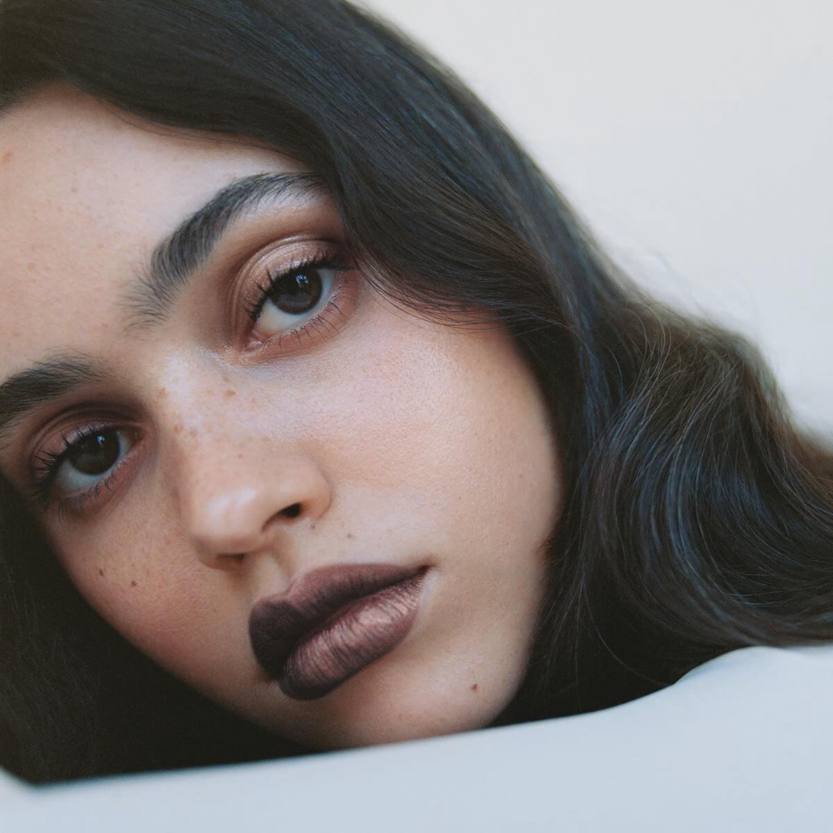 Manasi 7 Eye And Lip Definer (Nocturne) Manasi 7 Eye And Lip Definer Nocturne is a misty bronze brown shade with a soft metallic finish.