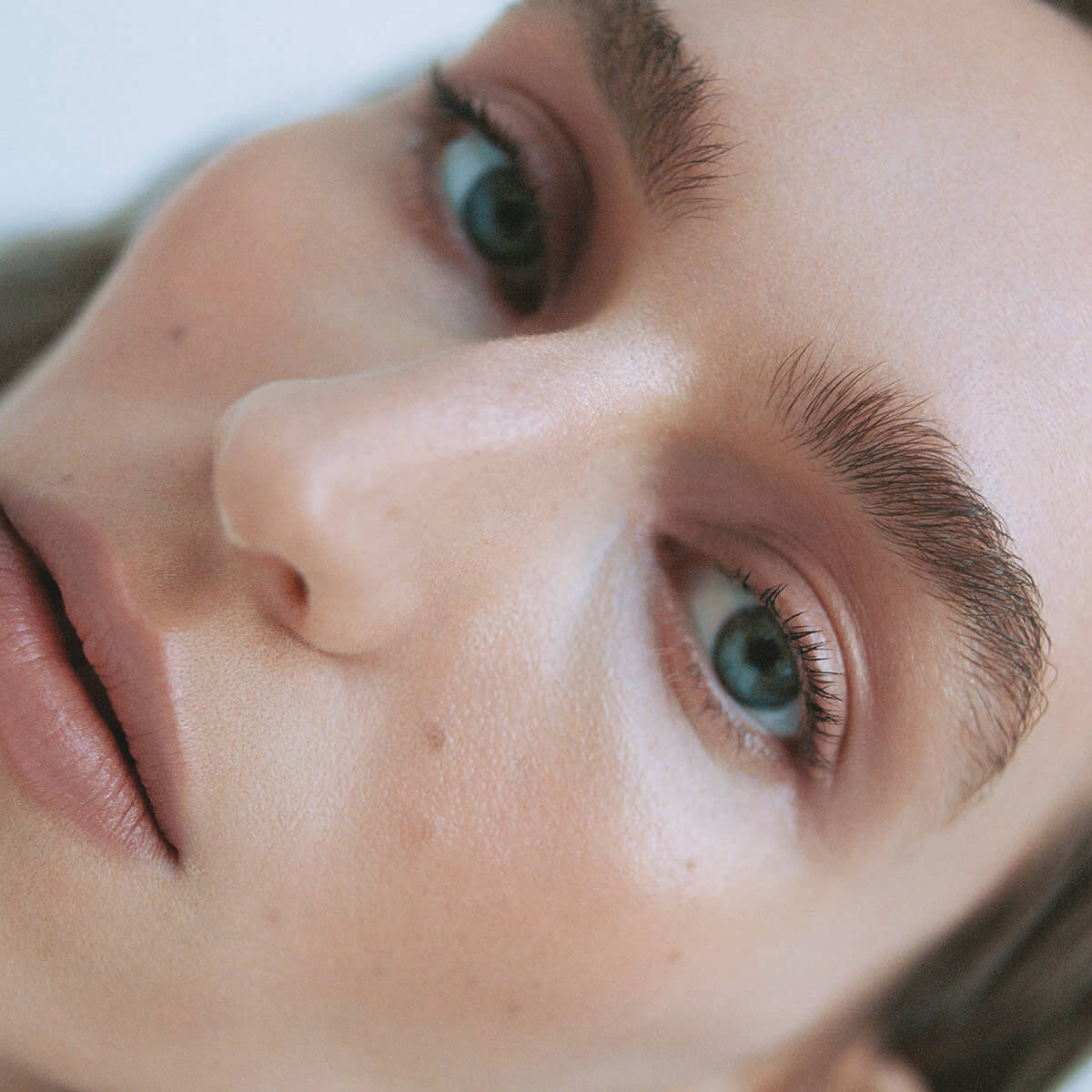 Manasi 7 Ukiyo Eye And Lip Definer is a light brown shade with neutral undertones.