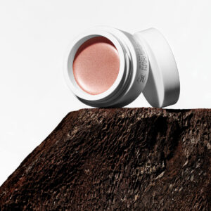 Shop Manasi 7 Strobelighter Delirio at Inspire Beauty, a light rose gold highlighter for face and eyes.