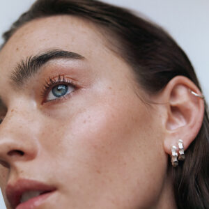 Manasi 7 Delirio brings out a neutral glow that makes for a stunningly fresh look.