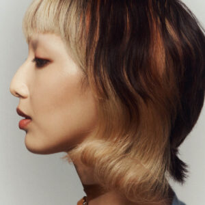 19/99 Cream Highlight Stick in shade Perla.