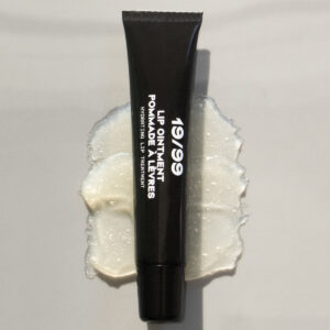 19/99 Beauty Lip Ointment is a dense lip treatment that provides effective hydration, protection and nourishment to dry lips.