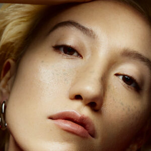 19/99 High-Shine Gloss.