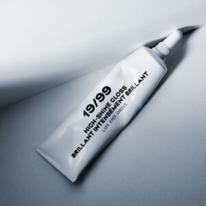 19/99 High Shine Gloss is a clear, hydrating gloss made with ceramides and sodium hyaluronate for a moisturizing and plumping effect.