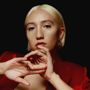 19/99 Beauty High-Shine Gloss.