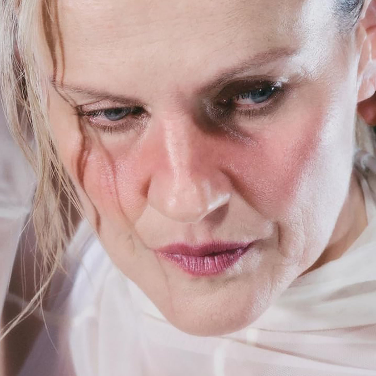 19/99 Beauty Water Colour Tint Malna can be used on the lips, cheeks and eyes for a buildable wash of colour.