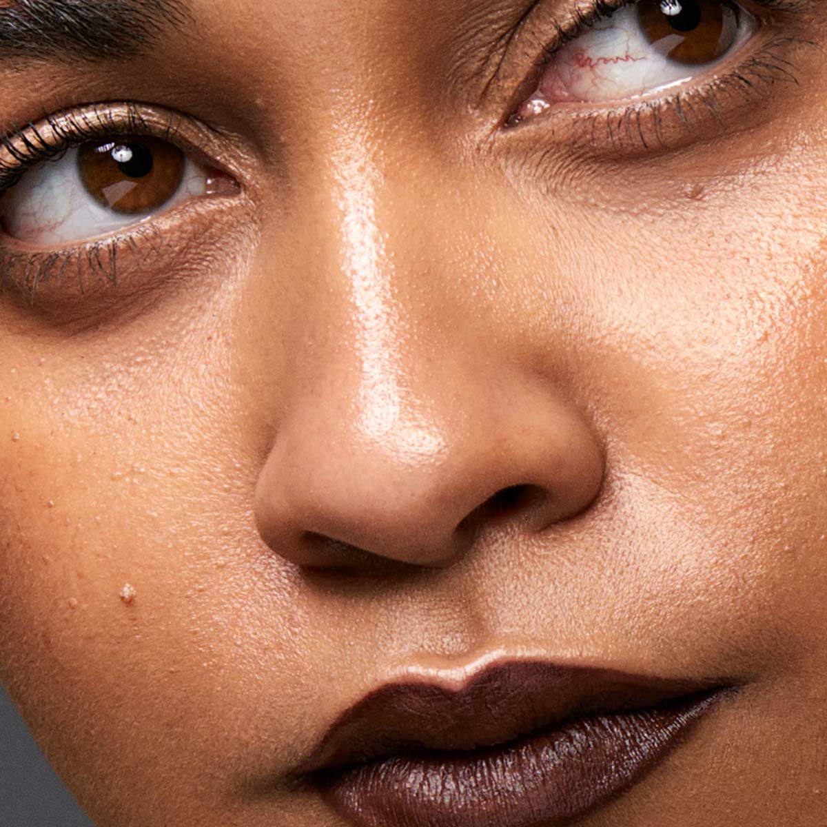 19/99 Precision Colour Pencil Barna and Eyes on lips.