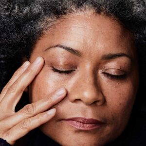 19/99 Lustero Precision Highlight Pencil can be used to highlight the eyes and face.