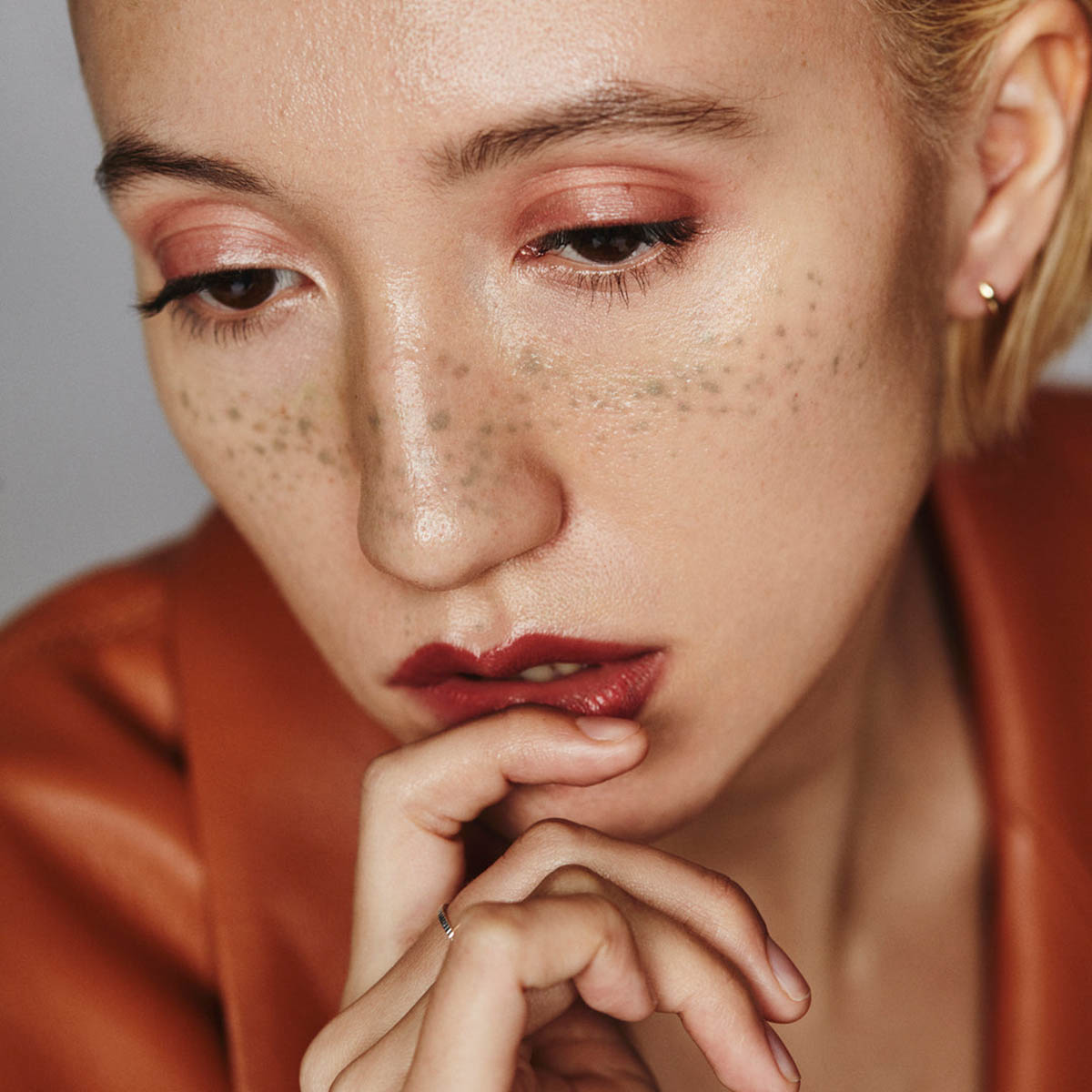 19/99 Precision Colour Pencil Neutra can be used on eyes and lips.