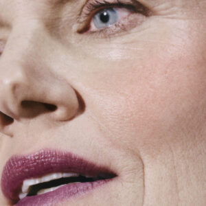 19/99 Beauty Water Colour Tint Tinta on lips.