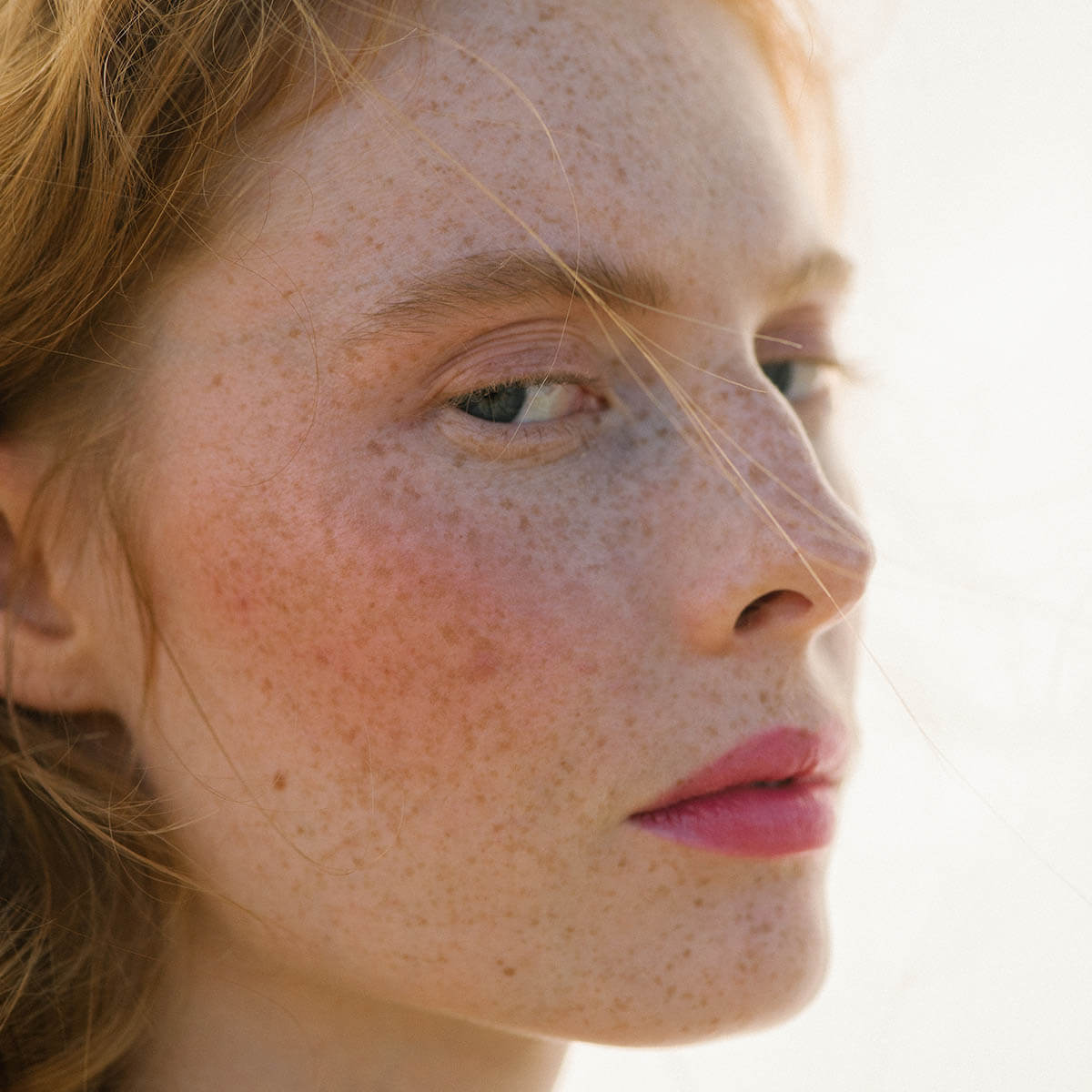 This gorgeous shade can be just the colour you’re looking for to add a splash of feminine flair to your everyday makeup routine.