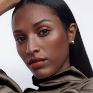 Manasi 7 All Over Colour Mangala is a highly versatile hue formulated for your lips, cheeks and eyes.