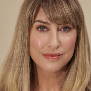 Henne Coral Luxury Lip Tint is a buildable lip color that adds a beautiful pop of color to all complexions.