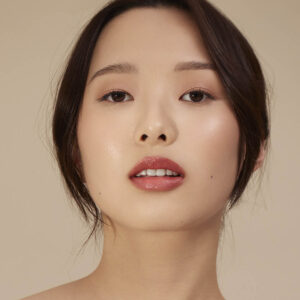 henne Organics Desire Luxury Lip Tint is a vivid, passionate red that gives your lips a striking yet natural pop of color.