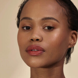 Henne Luxury Lip Tint in shade Intrigue.