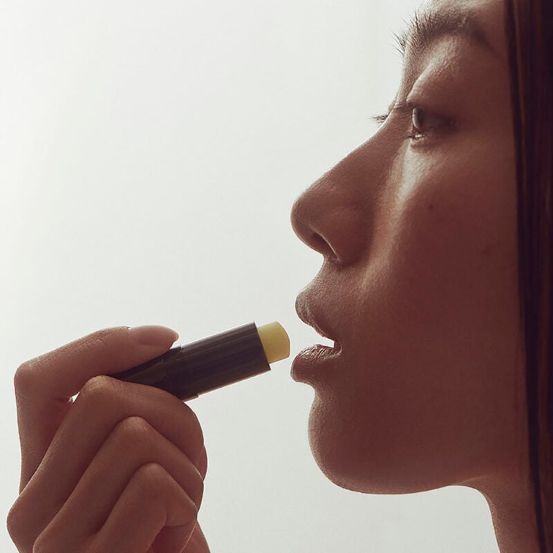 Henne Luxury Lip Balm V2 is the ultimate solution for dry and chapped lips.