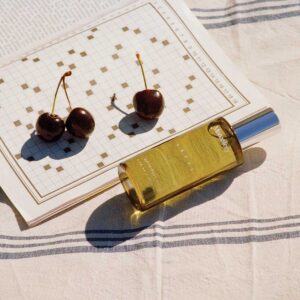 Monastery Made Lapiz Matte Body Oil is a fast absorbing, moisturizing body oil with an energizing scent.