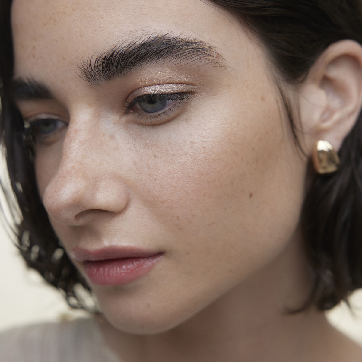 Wonderblush Perle La Lumière Liquid Eyeshadow available at Inspire Beauty.