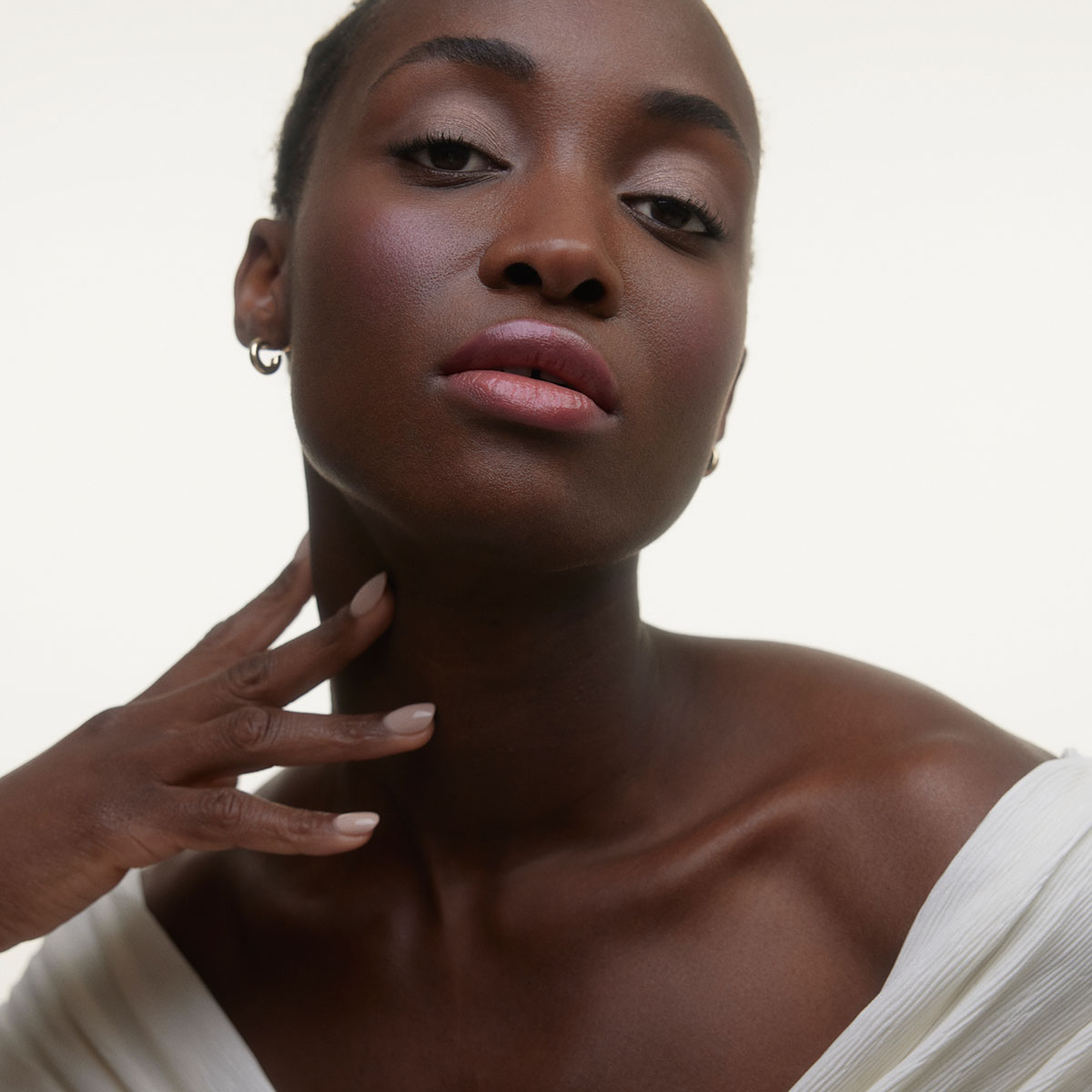 Wonderblush Bonbon Le Baume Tinted Lip Balm is a sheer, yet buildable mauvy pink that conditions lips with a beautiful pop of color.