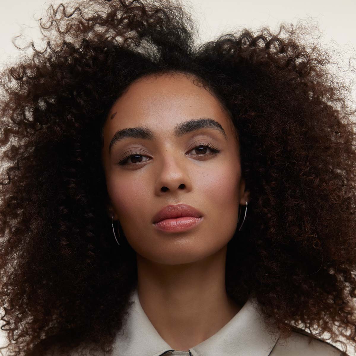 Wonderblush Peche Le Baume Tinted Lip Balm is a sheer, yet buildable nude peach lip color that conditions lips with a beautiful pop of color.