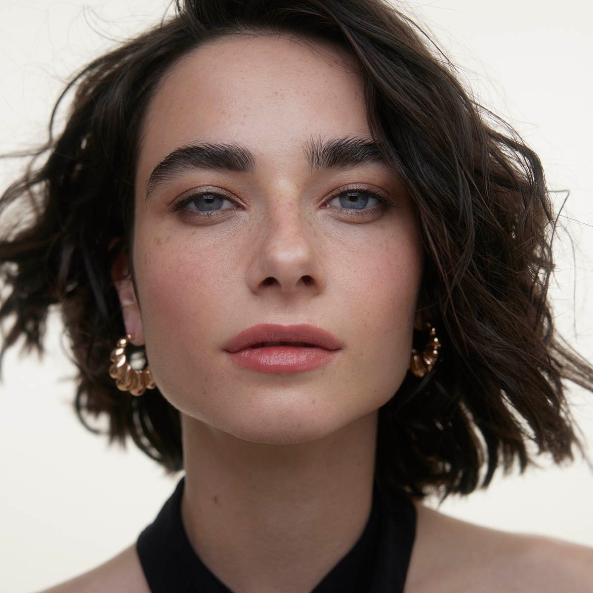 Wonderblush Corail Le Fard Blush lights up your natural glow all day long.