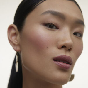 Wonderblush Framboise Le Fard Blush, a plum berry hue to boost your natural complexion.