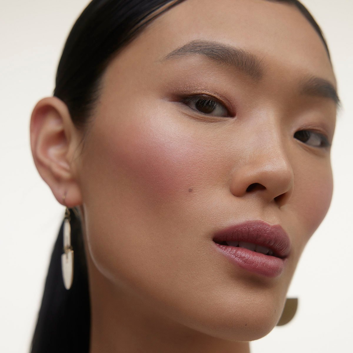 Wonderblush Framboise Le Fard Blush, a plum berry hue to boost your natural complexion.