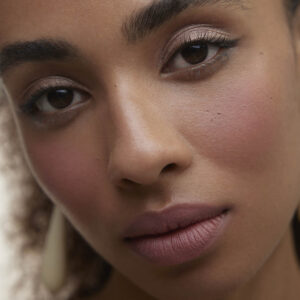 Wonderblush Nu Le Fard Blush lights up your natural glow all day long.