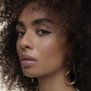 Wonderblush Le Fard Blush Pivoine adds a beautiful rosy pop of color to face and cheeks.