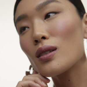 Wonderblush Clafoutis Lipstick is a dusty mauve lip color with a soft satin finish.