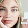 RMS Back2Brow Powder Light enhances and naturally defines eyebrows.