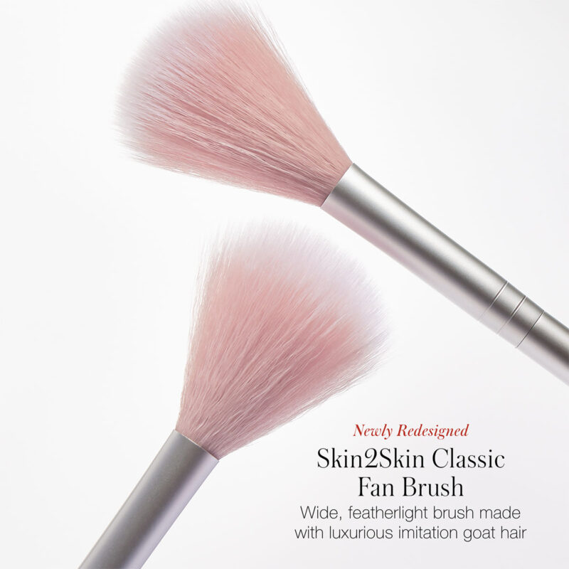 RMS Beauty Classic Fan Brush is a wide and feather-light brush made of luxurious imitation goat hair to beautifully deposit pigment onto skin without taking off makeup underneath or shedding.