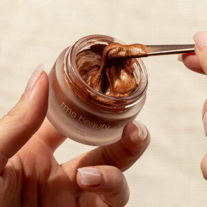 RMS Beauty Master Radiance Base shade Deep In Radiance is an auburn incandescence for deep skin tones.