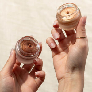 MS Beauty Master Radiance Base is a universally flattering incandescent whipped cream highlighter available in 2 shades.