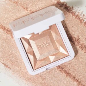 RMS Beauty ReDimension Hydra Dew Luminizer Prosecco Fizz is a long wear gel-to-powder highlighter for a warm incandescent glow.