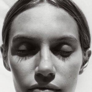 Manasi 7 Botanical Serum deeply hydrates making skin soft and luminous.